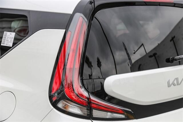 2025 Kia Soul LXImage 18