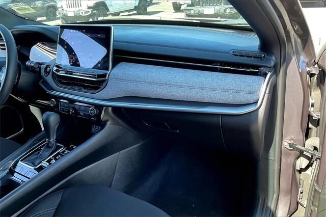 Used 2024 Jeep Compass SportImage 16