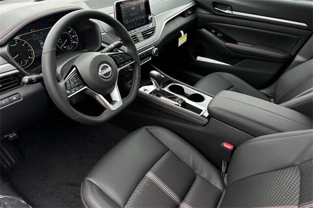 New 2025 Nissan Altima 2.5 SRImage 7