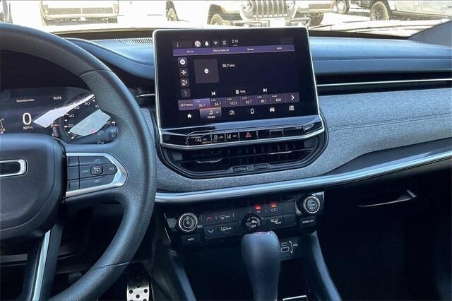 Used 2024 Jeep Compass SportImage 5