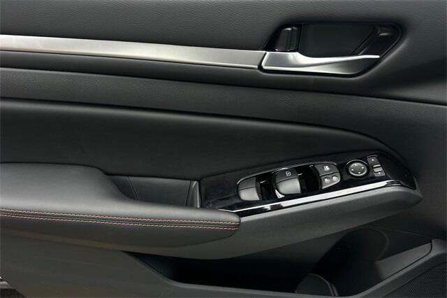 New 2025 Nissan Altima 2.5 SRImage 8