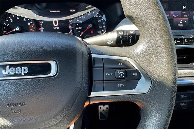 Used 2024 Jeep Compass SportImage 19