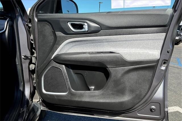 Used 2024 Jeep Compass SportImage 23