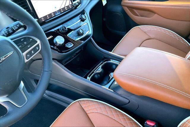 New 2026 Chrysler Pacifica PinnacleImage 7