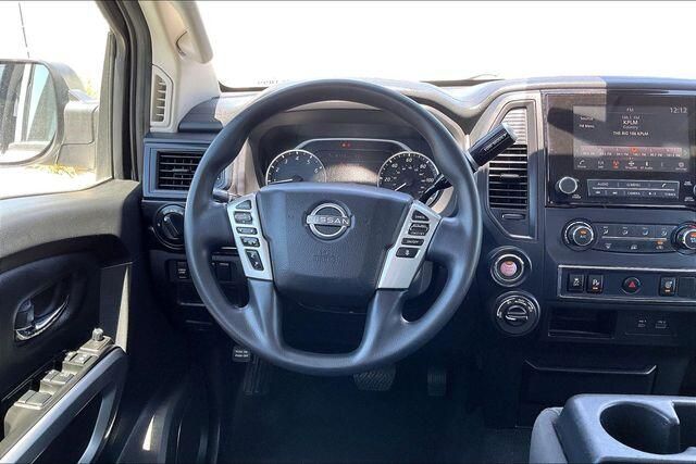 Used 2023 Nissan Titan SVImage 4