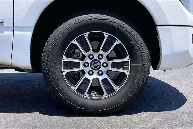 Used 2023 Nissan Titan SVImage 8