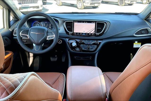 New 2026 Chrysler Pacifica PinnacleImage 4