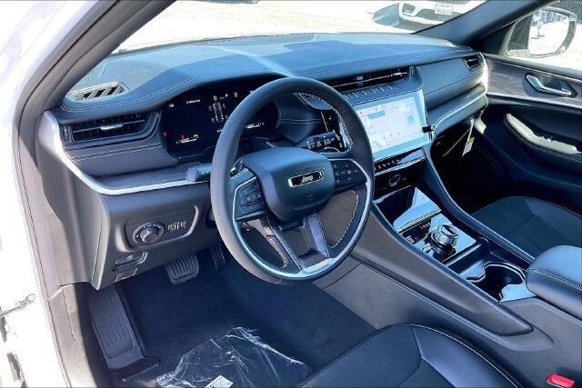 New 2027 Jeep Grand Cherokee Laredo Altitude 4x4Image 6