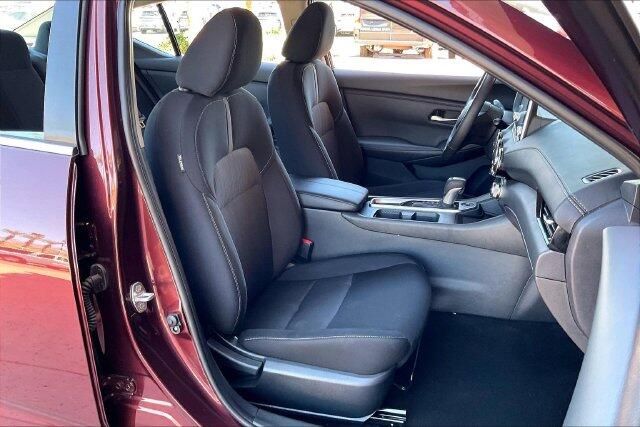 Used 2025 Nissan Sentra SVImage 6