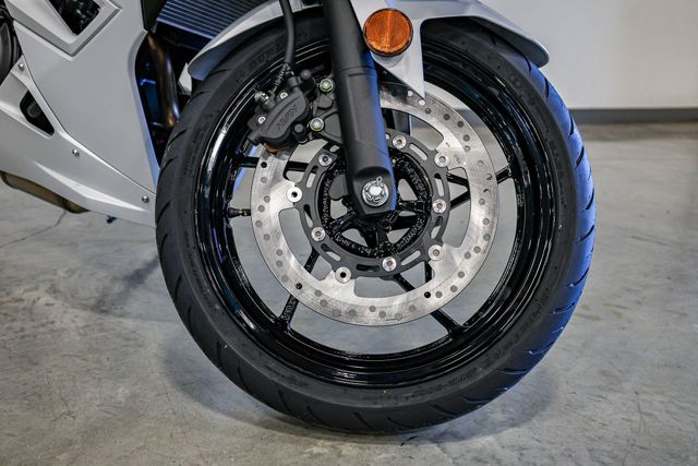 ナマステ！ New 2025 Kawasaki Ninja 500 Metallic Matte Whitish Silver