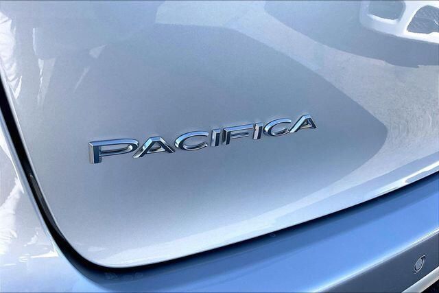 New 2026 Chrysler Pacifica PinnacleImage 13