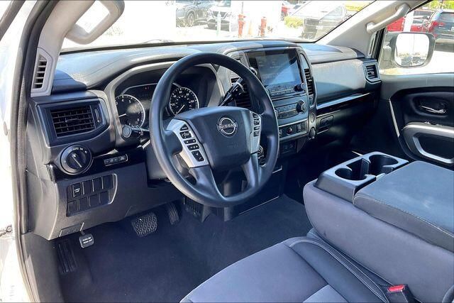Used 2023 Nissan Titan SVImage 14