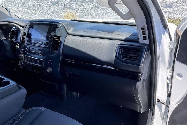 Used 2023 Nissan Titan SVImage 16