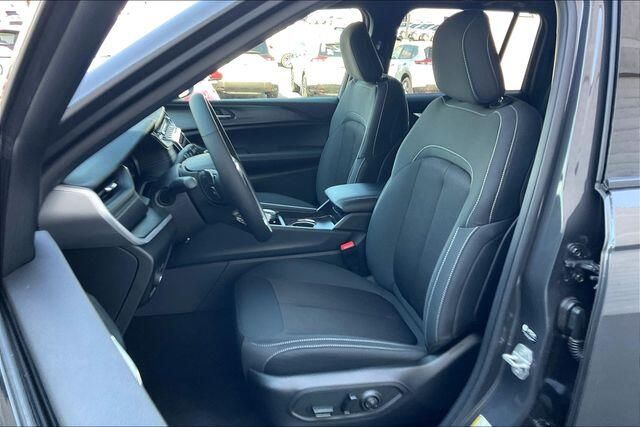 New 2025 Jeep Grand Cherokee Laredo X 4x4Image 8