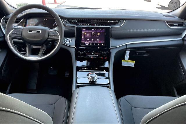 New 2025 Jeep Grand Cherokee Laredo X 4x4Image 4