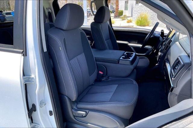 Used 2023 Nissan Titan SVImage 6