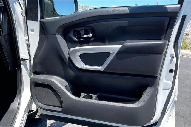 Used 2023 Nissan Titan SVImage 23