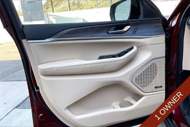 Used 2023 Jeep Grand Cherokee LimitedImage 22