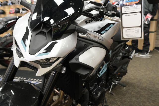 New 2025 Kawasaki Z900 ABS GALAXY SILVER AND METALLIC SPARK BLACK