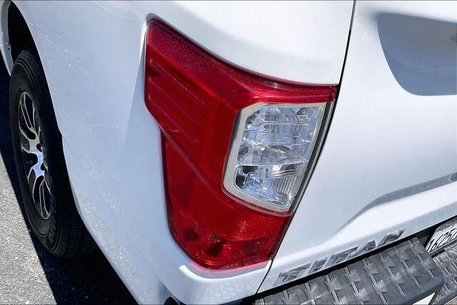 Used 2023 Nissan Titan SVImage 28