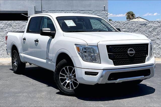 Used 2023 Nissan Titan SVImage 12
