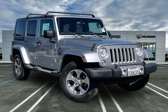 Used 2018 Jeep Wrangler JK Unlimited SaharaImage 12