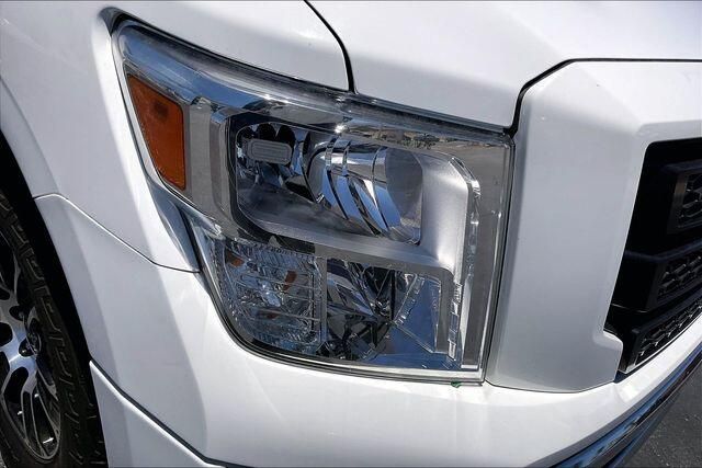 Used 2023 Nissan Titan SVImage 27