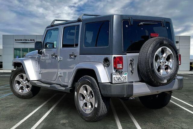 Used 2018 Jeep Wrangler JK Unlimited SaharaImage 10