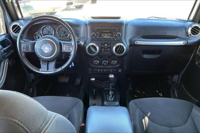 Used 2018 Jeep Wrangler JK Unlimited SaharaImage 15