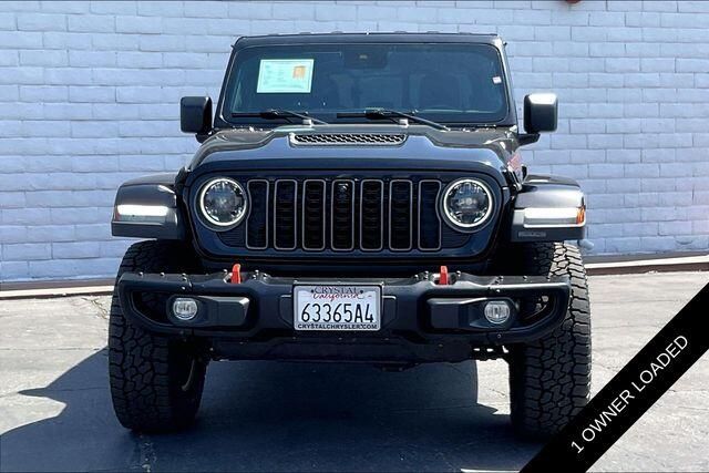 Used 2024 Jeep Gladiator MojaveImage 2