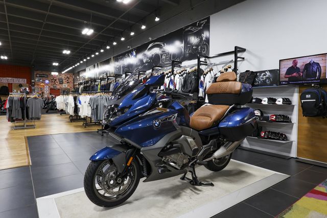 2024 Royal Enfield SUPER METEOR  in a INTERSTELLAR GREY exterior color. Royal Enfield Motorcycles of Miami (786) 845-0052 remotorcyclesofmiami.com 