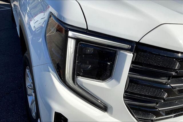 Used 2024 GMC Sierra 1500 ElevationImage 27
