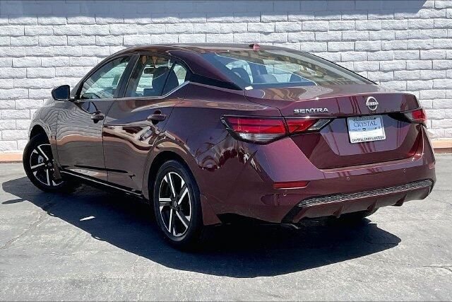 Used 2025 Nissan Sentra SVImage 10