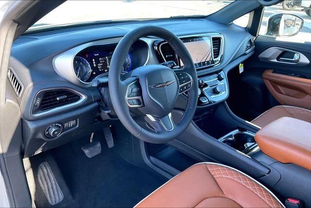 New 2026 Chrysler Pacifica PinnacleImage 6