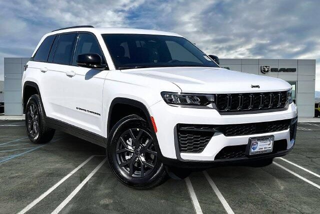 New 2027 Jeep Grand Cherokee Laredo Altitude 4x4Image 14