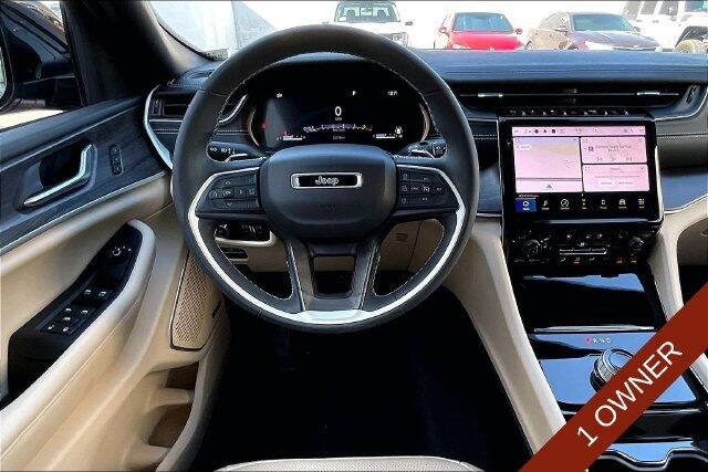 Used 2023 Jeep Grand Cherokee LimitedImage 4