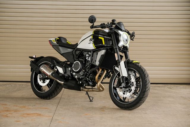 2023 CFMOTO 700CLX SPORT CF7002AUS in a WHITE exterior color. Family PowerSports (877) 886-1997 familypowersports.com 