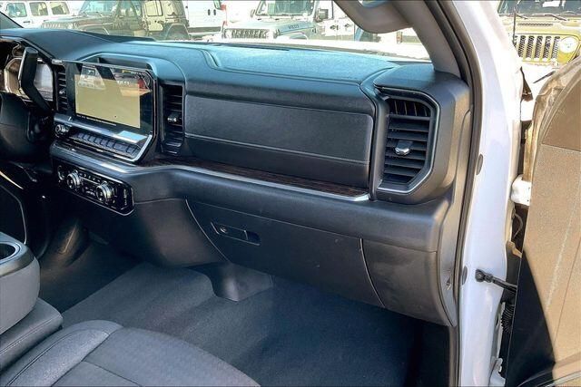 Used 2024 GMC Sierra 1500 ElevationImage 16