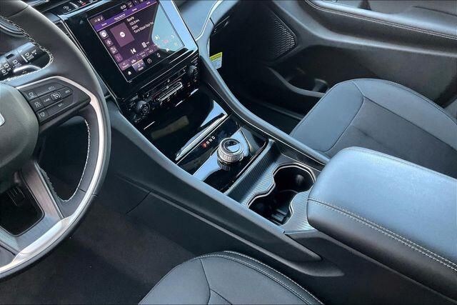 New 2025 Jeep Grand Cherokee Laredo X 4x4Image 7