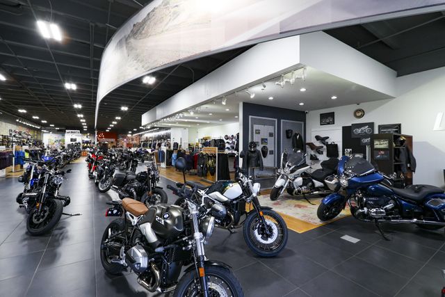 2024 Royal Enfield SUPER METEOR  in a INTERSTELLAR GREY exterior color. Royal Enfield Motorcycles of Miami (786) 845-0052 remotorcyclesofmiami.com 