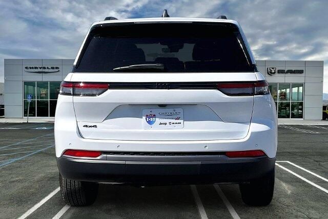 New 2027 Jeep Grand Cherokee Laredo Altitude 4x4Image 3