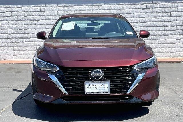 Used 2025 Nissan Sentra SVImage 2