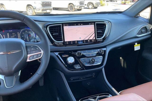 New 2026 Chrysler Pacifica PinnacleImage 5