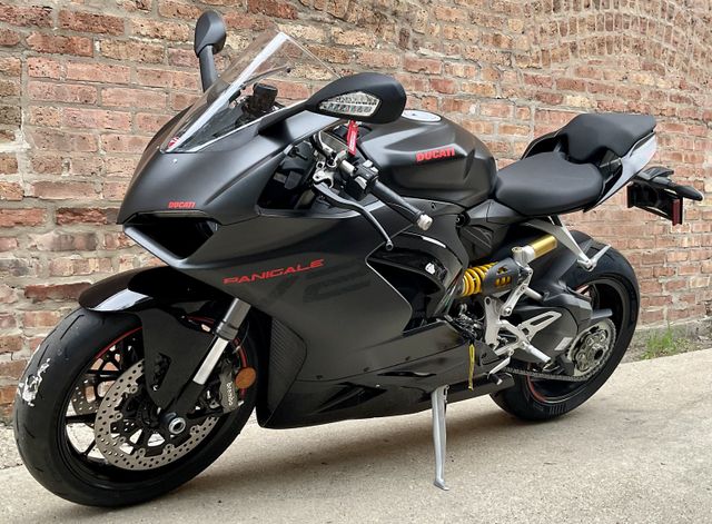 2024 Ducati Panigale V2 in a Dark Stealth exterior color. Motoworks Chicago 312-738-4269 motoworkschicago.com 