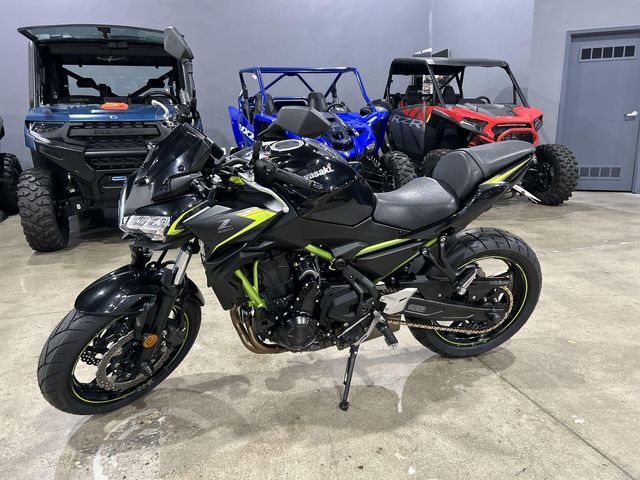 2022 Kawasaki Z650 Base  in a BLACK exterior color. Del Amo Motorsports of Redondo Beach (424) 390-7811 delamomotorsports.com 