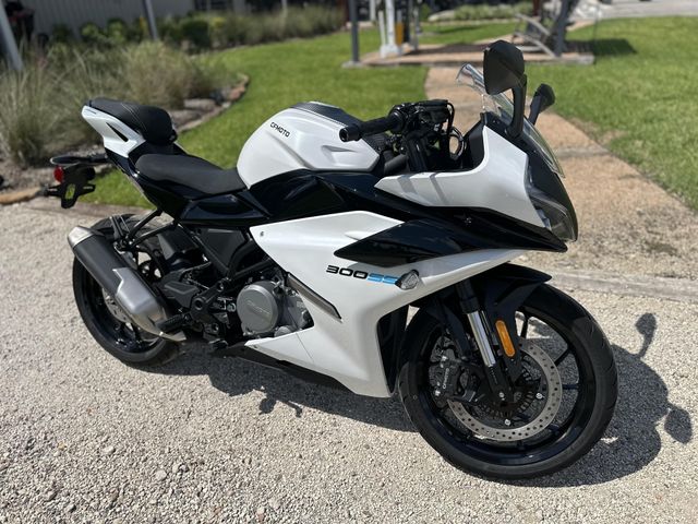 2025 Cfmoto 300SS