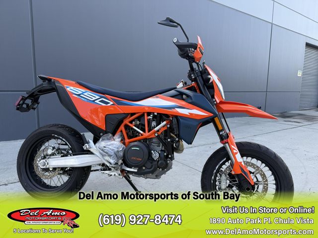 2024 KTM 690 SMC R Image 2