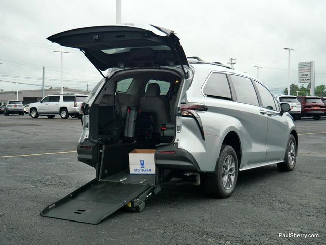Used 2024 Toyota Sienna LEImage 8