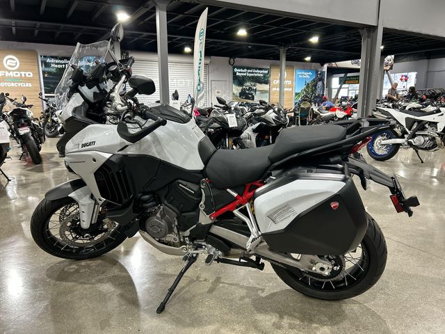 New 2024 Ducati MULTISTRADA V4 S TRAVEL & RADAR SPOKED WHEELS - DEMO Image 12