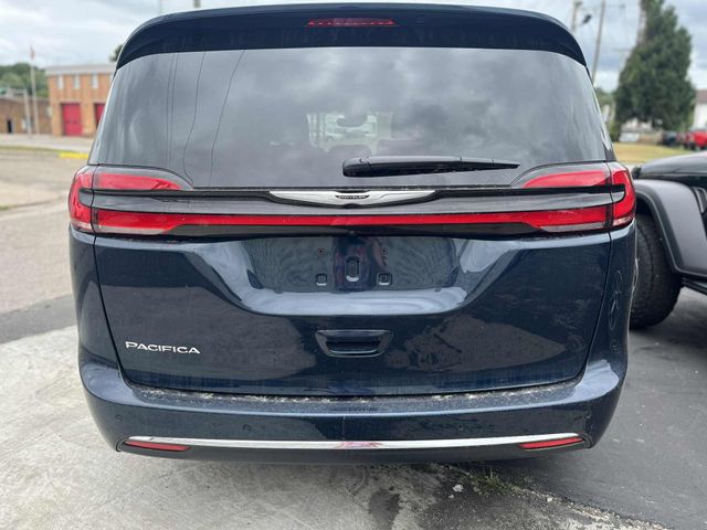 New 2025 Chrysler Pacifica SelectImage 3